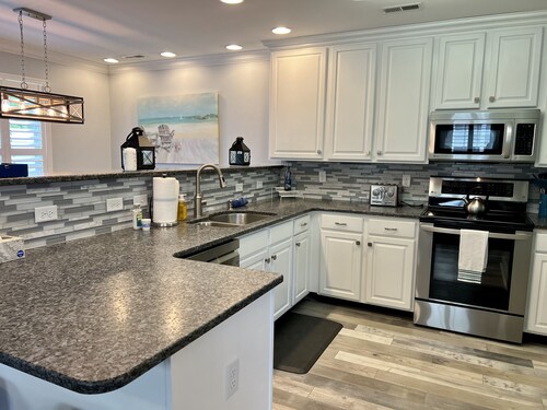 Spacious Rehoboth Retreat: 2 Suites - Linens and Towels Incl, Centrally Located