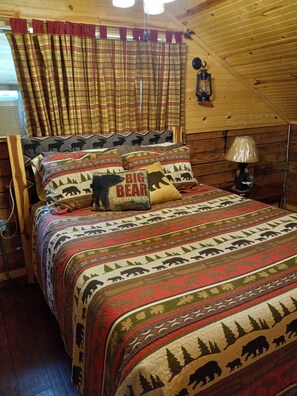 3 bedrooms, iron/ironing board, free WiFi, bed sheets - Rustic log cabin in the woods with great sunset views (Chester)