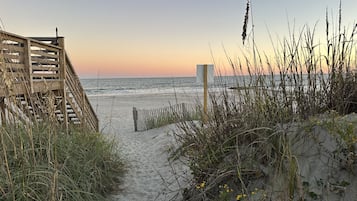 Beach nearby, sun-loungers, beach towels