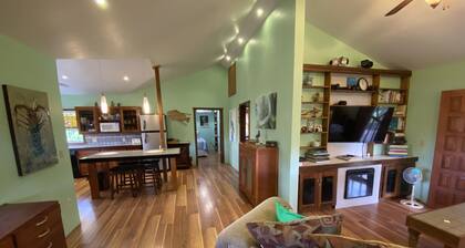 In the heart of West End, Roatan - Mariposa Lodge - Unit 6