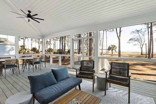 Outdoor dining - Coastal Carolina Cottage-Oceanfront with Golf Cart (Daufuskie Island)