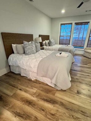 4 makuuhuonetta, vauvan matkasänky, Wi-Fi, vuodevaatteet