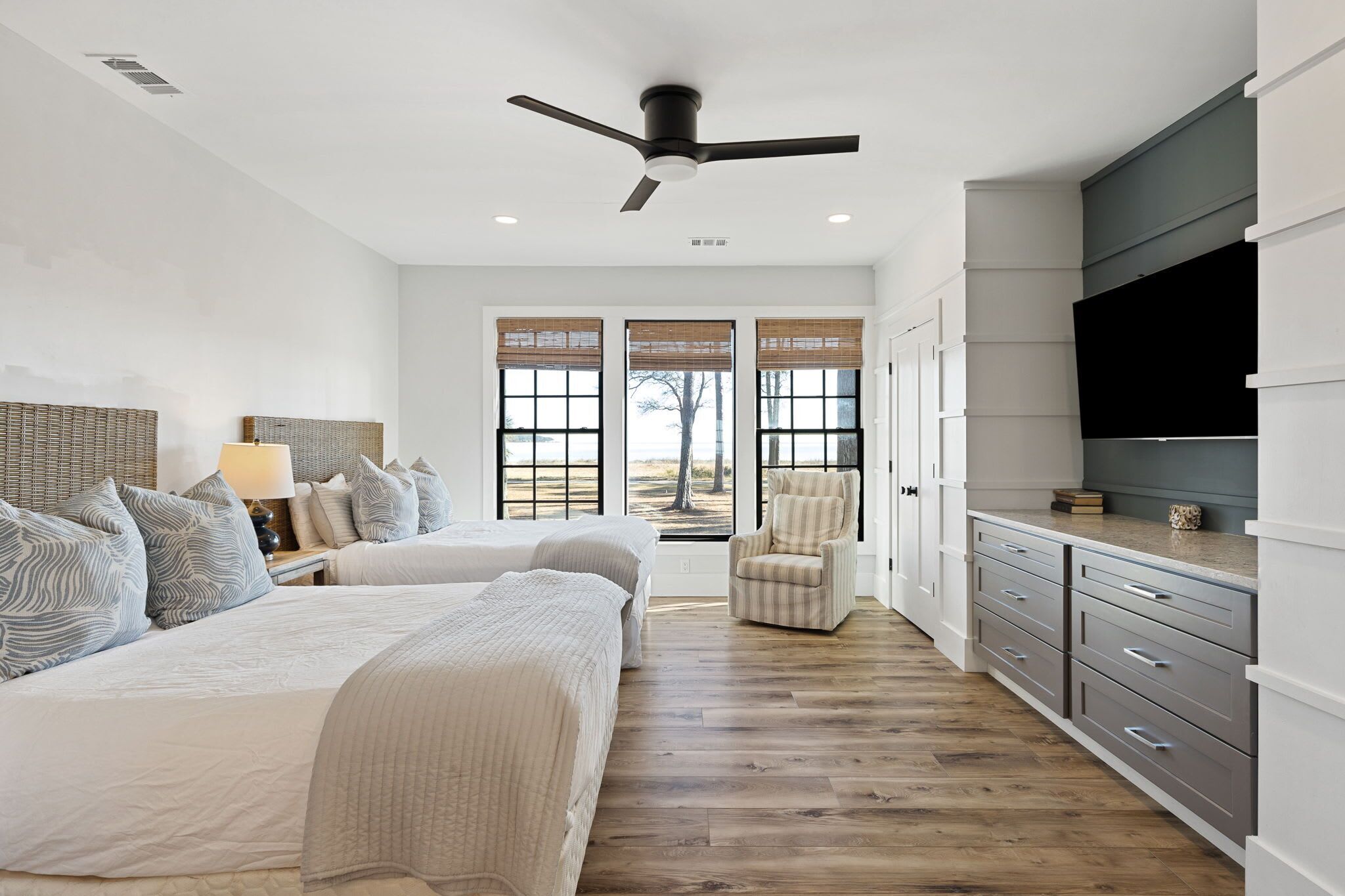 4 chambres, lit parapluie, Wi-Fi, draps fournis