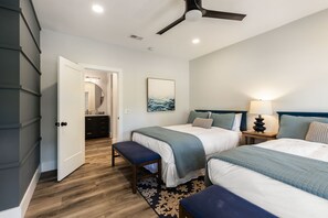 4 bedrooms, travel cot, WiFi, bed sheets - Coastal Carolina Cottage-Oceanfront with Golf Cart (Daufuskie Island)