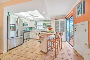 Mikrowelle, Ofen, Herdplatte, Geschirrspüler