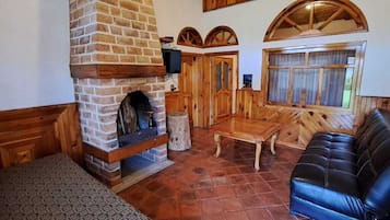 Family Cabin | Premium bedding, down duvets, blackout curtains, iron/ironing board