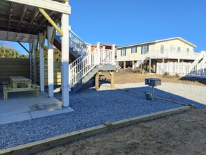 Outdoor dining - Salty Snouts Retreat, Pet Friendly Home With Fire Pit in Holden Beach, NC (Holden Beach)