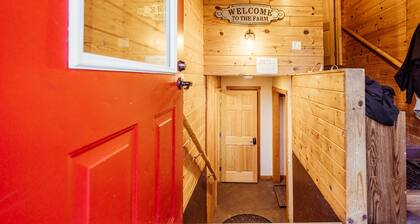 Solar powered farm stay near wild hotsprings!