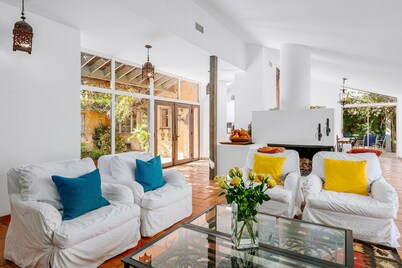 Malibu West w Private Beach Club access, steps from the beach and market