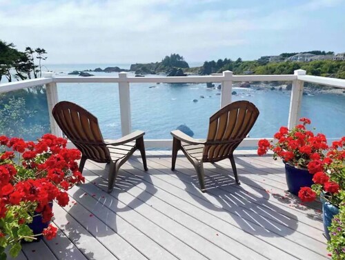 OCTOPUS SUITE, fire pit, BBQ, wildlife viewing platform, shared oceanfront deck.