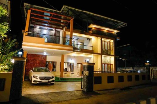 Inviting 6-bed Villa in Thrissur