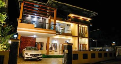 Inviting 6-bed Villa in Thrissur