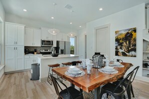 Dining - Lake Hm Hill Mountain View-Boat Rental Available! (Canyon Lake)