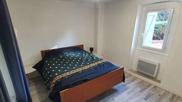 2 sovrum, strykjÀrn/strykbrÀda, resesÀng och internet