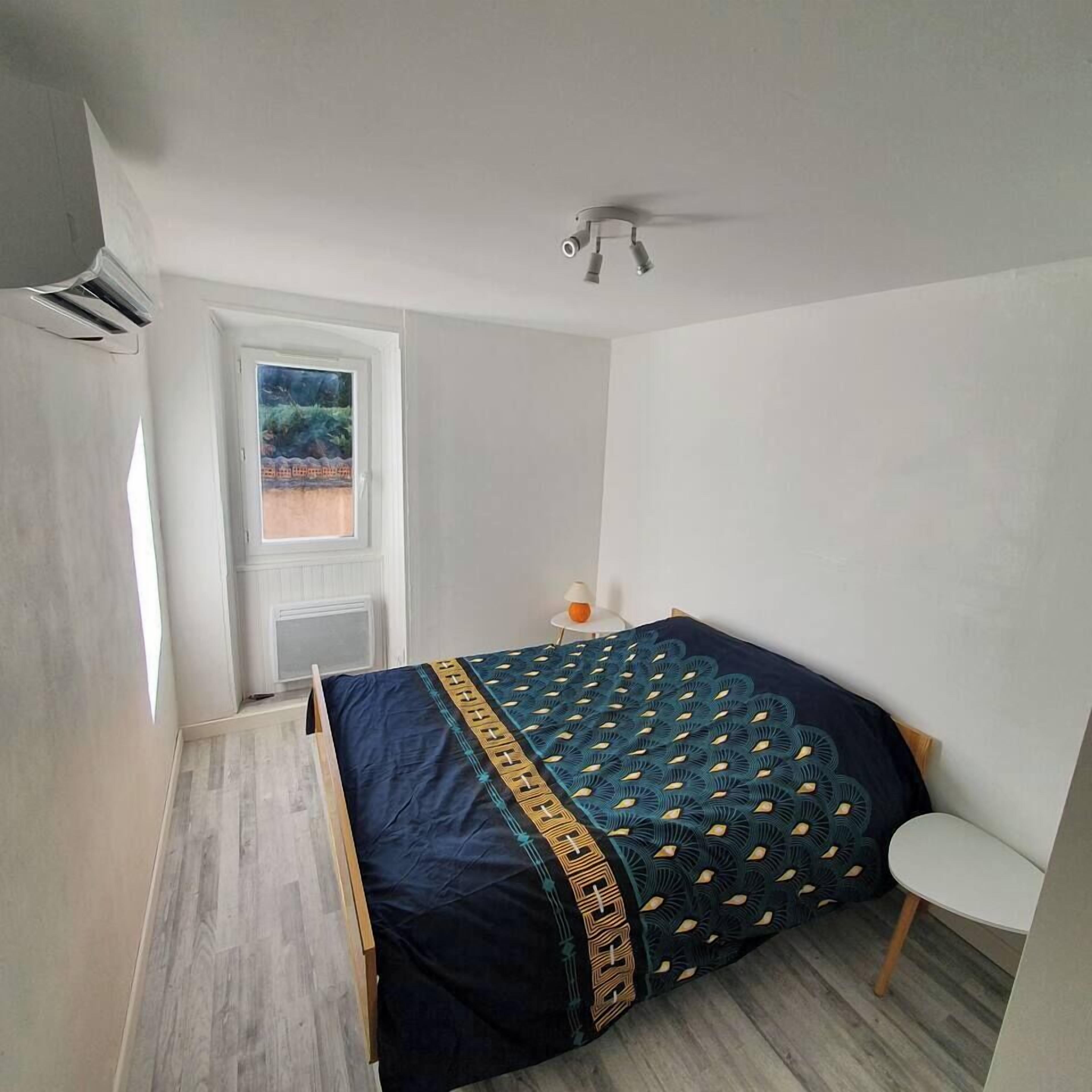 2 bedrooms, iron/ironing board, travel crib, internet