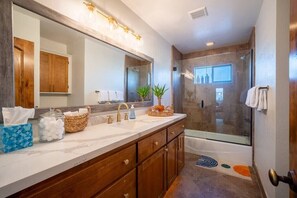 Shower, hair dryer - Luxury Joshua Tree Retreat w/ Hot Tub, BBQ and Views (Joshua Tree)