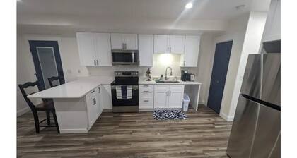 Cozy Mountain-View Haven / Full Kitchen / Hot Tub / Easy SLC & Ski Access