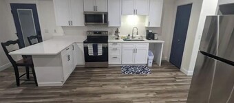 Cozy Mountain-View Haven / Full Kitchen / Hot Tub / Easy SLC & Ski Access
