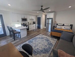 1 bedroom, desk, free WiFi, bed sheets