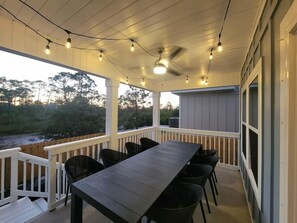 تناول الطعام بالخارج