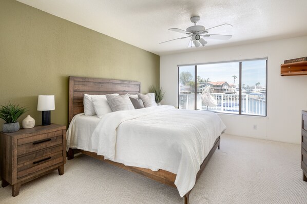 3 bedrooms, desk, iron/ironing board, travel crib