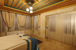 Superior-Doppelzimmer, 1 Queen-Bett, Stadtblick | Zimmersafe, schallisolierte Zimmer, Bügeleisen/Bügelbrett