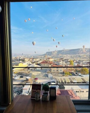 32-inch LCD TV with cable channels, TV, printers - Balloon View Hotel (Nevsehir)