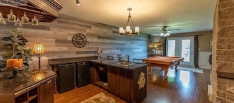 Blue Jays Paradise: Lake Front Cottage