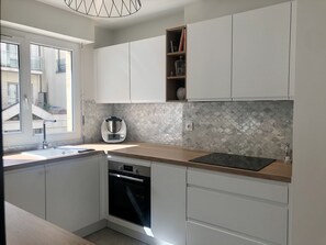 Réfrigérateur, four, plaque de cuisson, lave-vaisselle