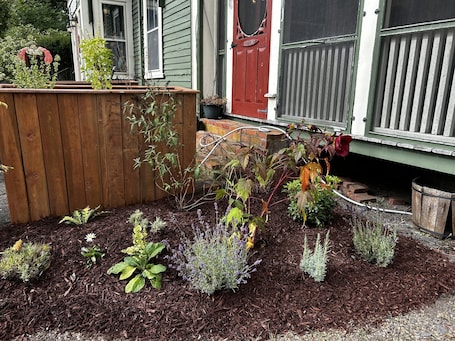 Garden. The Garrison House Inn