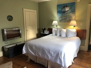 Double Room, Ensuite | Hypo-allergenic bedding, individually decorated, individually furnished