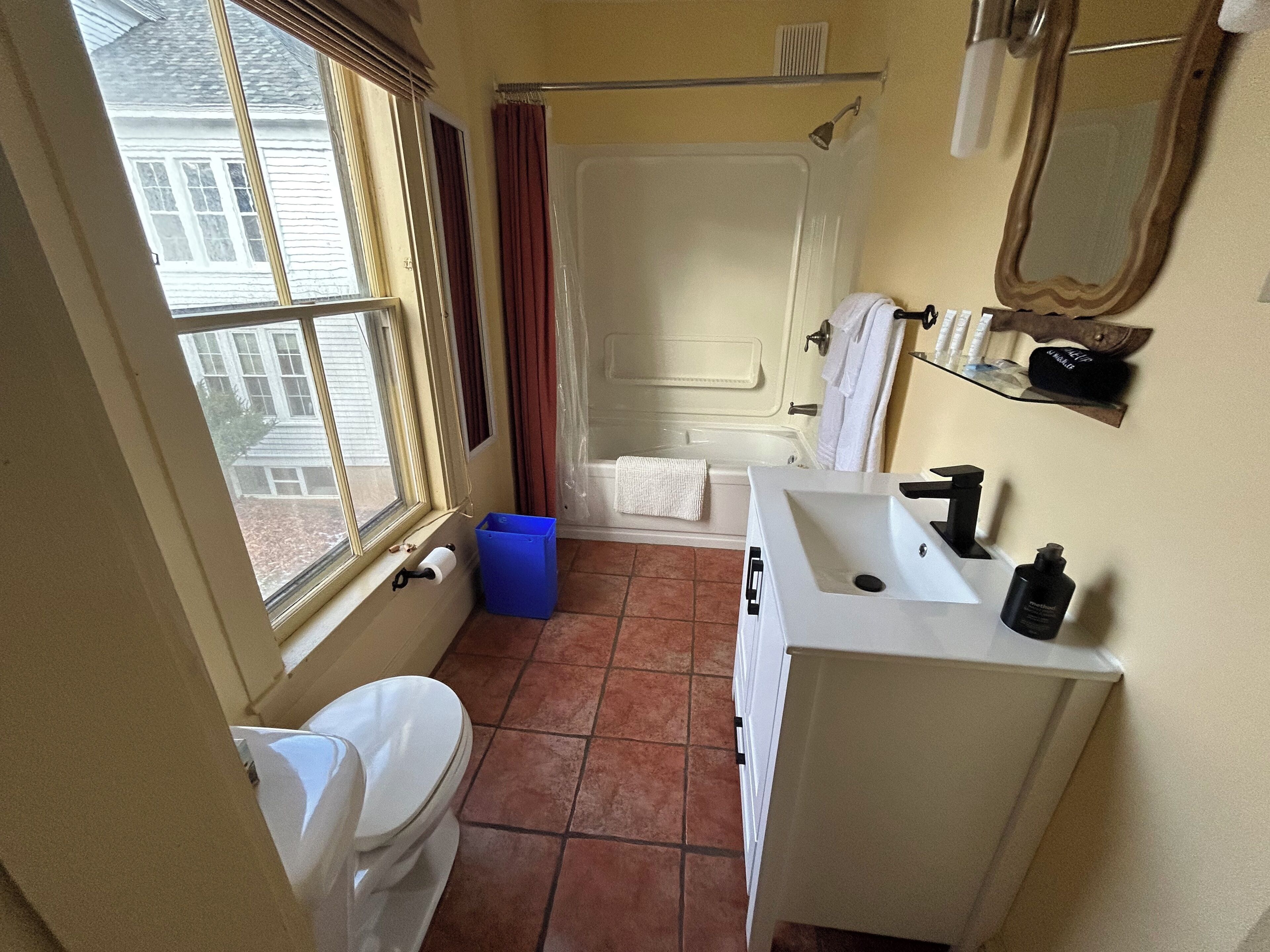 Room | Bathroom | Shower, towels