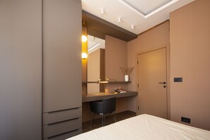 1 soverom, skrivebord, strykejern/-brett og wi-fi (inkludert)