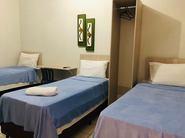 Standard Triple Room | Laptop workspace, free WiFi, bed sheets - Hotel Rio Verde (Rio Verde)
