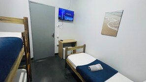 Laptop workspace, free WiFi, bed sheets - Hotel Central Suites (Rio Verde)