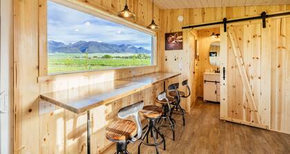 Off-grid tiny home in apple orchard with million-dollar mountain views!