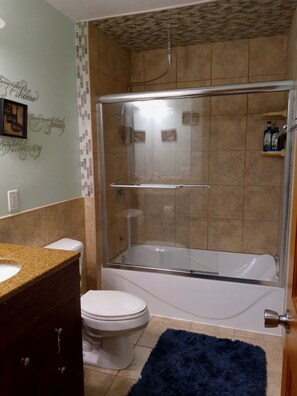 Combined shower/bathtub, jetted bath, towels, soap