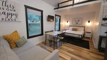 2 間睡房、熨斗/熨衫板、Wi-Fi、床單