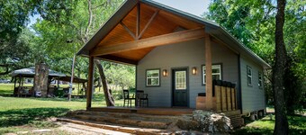 Tiny Home in Canyon Lake 5 mins to Lake & River, Prime Area, Pet Friendly