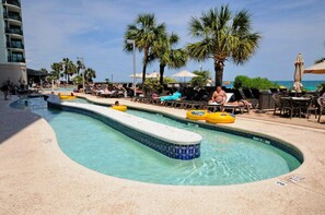 Innenpool, Außenpool (je nach Saison geöffnet)