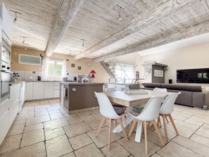 Fridge, microwave, oven, stovetop - Villa la Bastide des Cavaliers 8 people L'isle sur la Sorgue (L'Isle-sur-la-Sorgue)