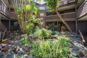 Property grounds - Oceanfront Hale Hui Kai 313 Large Lanai, AC, Incredible Views on Keawakapu Beach (Kihei)