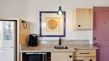 Fridge, microwave, dishwasher, coffee/tea maker