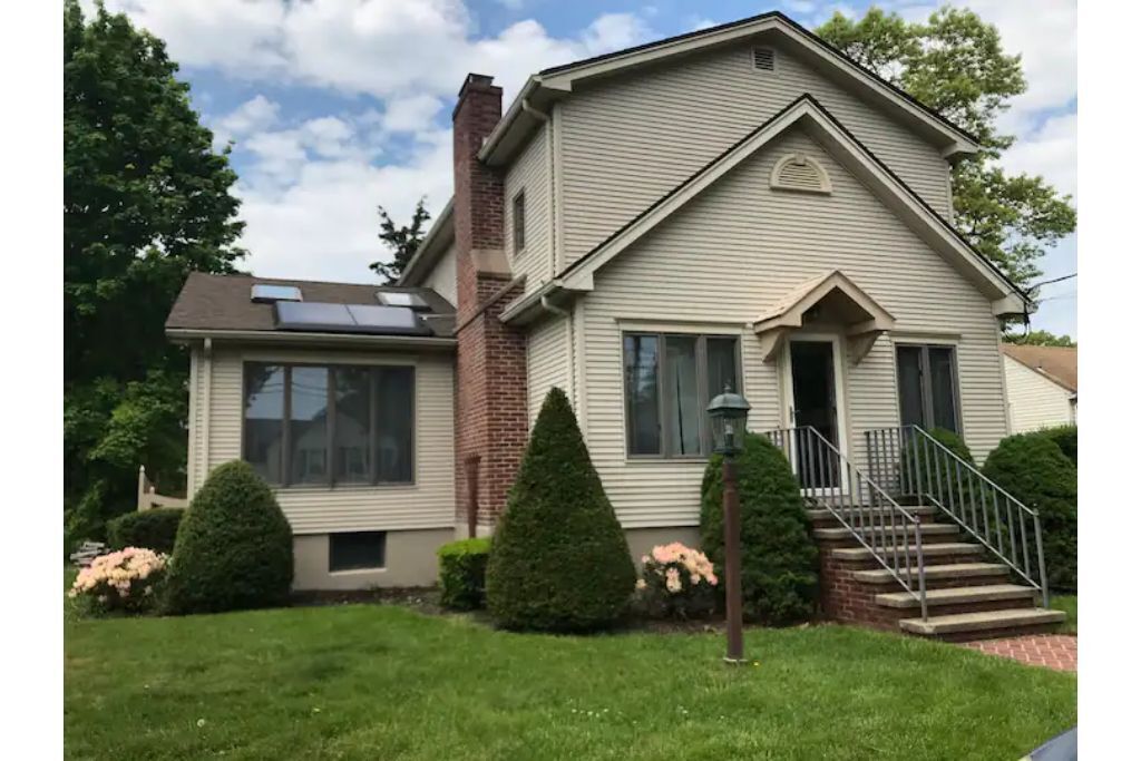 Actually 1 minute walk to private beach/5 to town beach! Renovated/ pet friendly