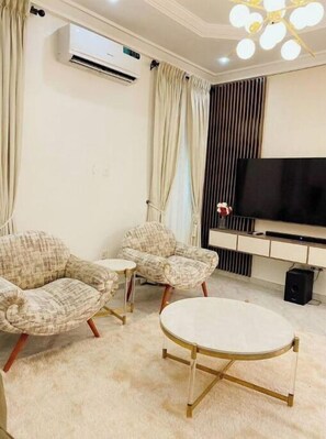 TV - beautiful spacious 4 bedroom terrace duplex (Lagos)