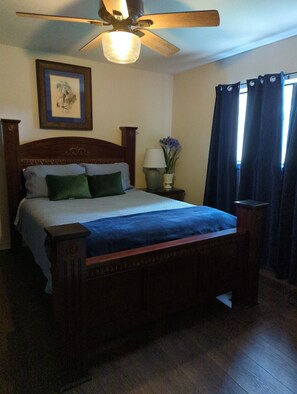 4 chambres, fer et planche à repasser, lit de bébé portatif