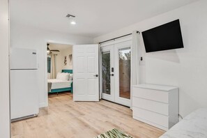 5 bedrooms, iron/ironing board, WiFi, bed sheets - Tropicana 5 Bd X 3 Bth 6 Bds (North Las Vegas)