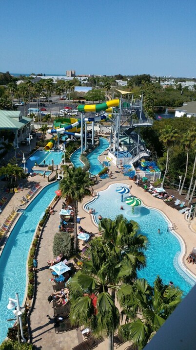 Relaxing Largo Pool Home, 10 Miles To Beach! 122nd