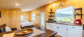 Off-grid tiny home farm stay with incredible mountain views!