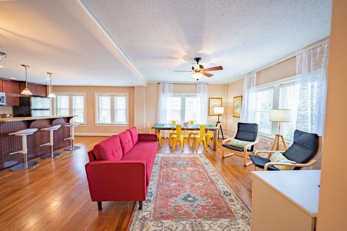 Penthouse Condo on The Plaza!